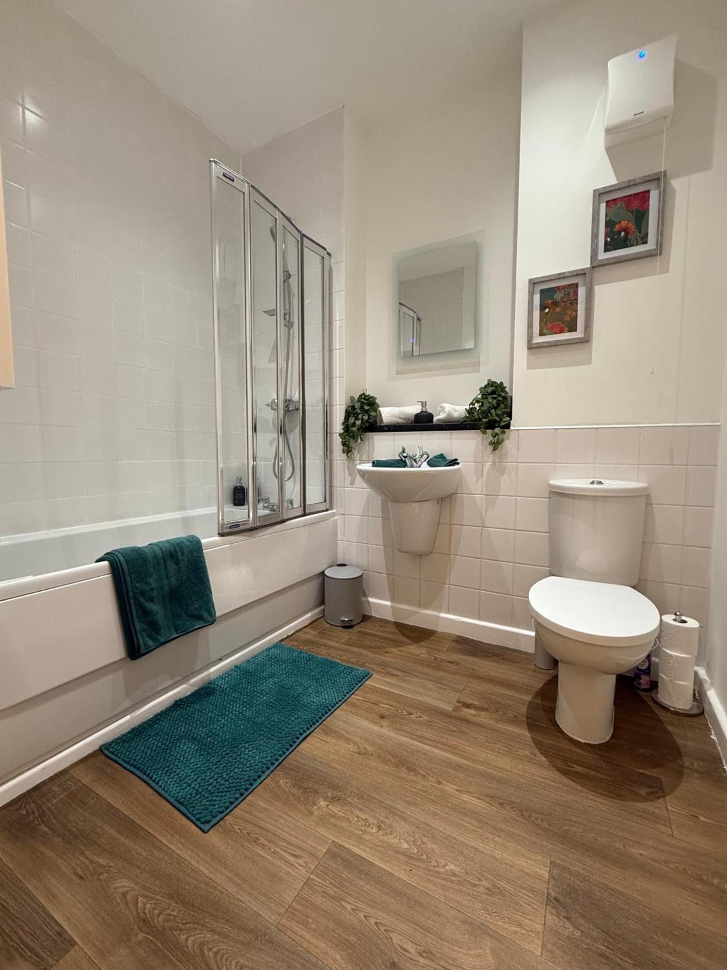 Vibrant Cosy 2 Bedroom Apartment Coventry Buitenkant foto